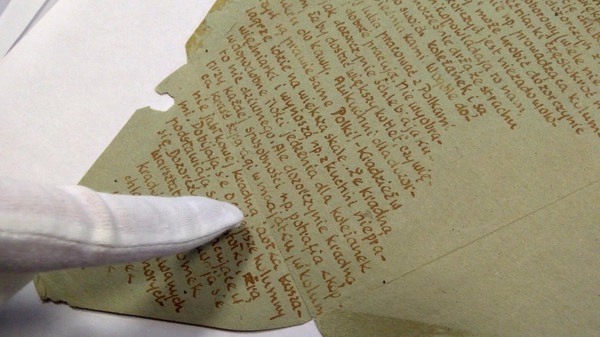 بالصور: هذه رسائل كتبتها أسيرات بولنديات بالبول بسجون النازية