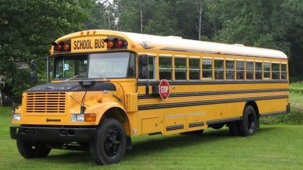 عشرات القتلى والإصابات نتيجة سقوط حافلة أطفال في قنال بتركيا