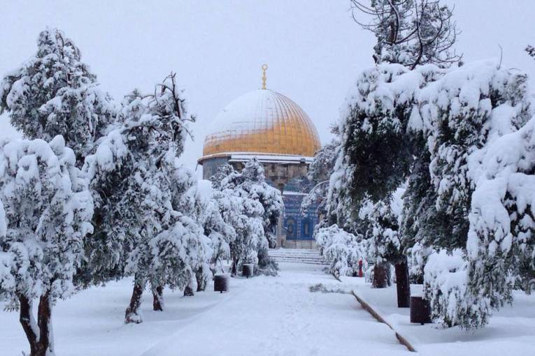 الطقس: زخات أمطار وثلوج خلال الساعات المقبلة