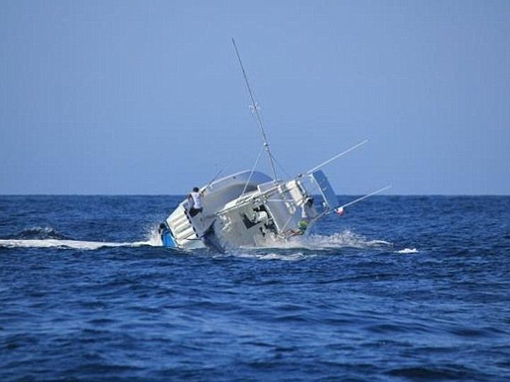 غرق قارب سياحي جنوب تركيا نتيجة الأمطار الغزيرة والعواصف