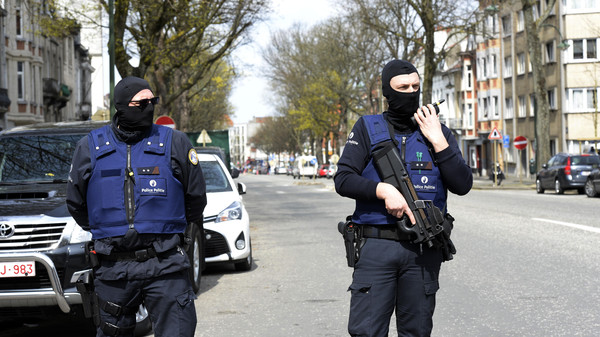 إصابة شرطيين طعناً في "هجوم إرهابي" في بروكسل