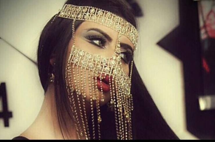 صورة| فنانة مغربية تنشر صورة لها بـ"قرون"