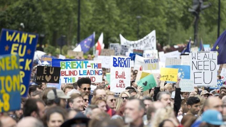 آلاف الفنزويليين ينظمون مظاهرة رفضاً لحملة القمع