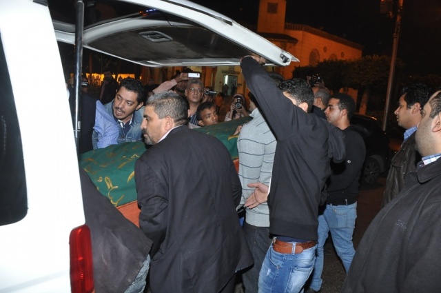 حضر الجنازة فقط 22 شخص ..ما سبب الغياب التام للنجوم في جنازة الفنان #سعيد_طرابيك ؟!