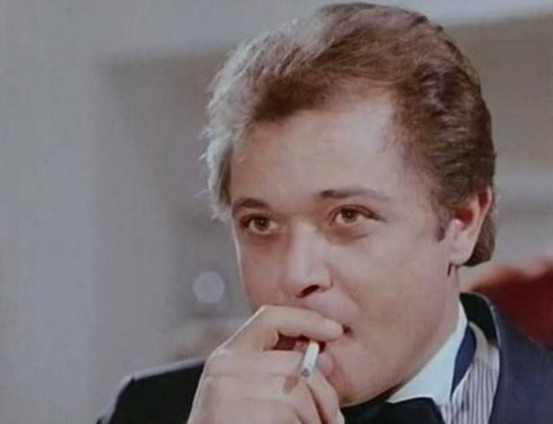 بالفيديو: هكذا رثى نجوم الفن "الساحر": بعضم بكى وبعضهم الآخر