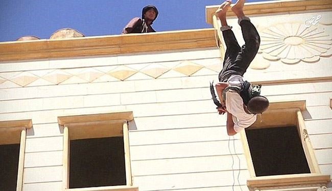 داعش تقذف طفلاً من أعلى بناية في دير الزور