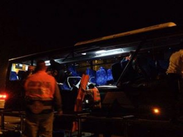 يديعوت: مقتل 7 اسرائيليين واصابة  20 منها بحالة الخطر بحادث سير قرب الرملة