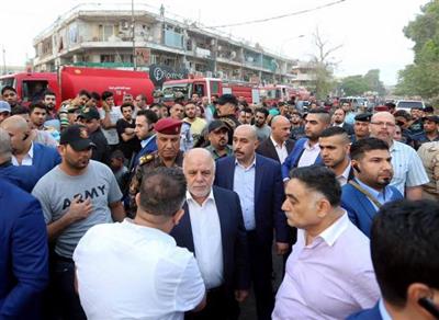 بالفيديو ..تعرض موكب الرئيس العبادي للهجوم خلال زيارته لأهالي الكرادة بالعراق