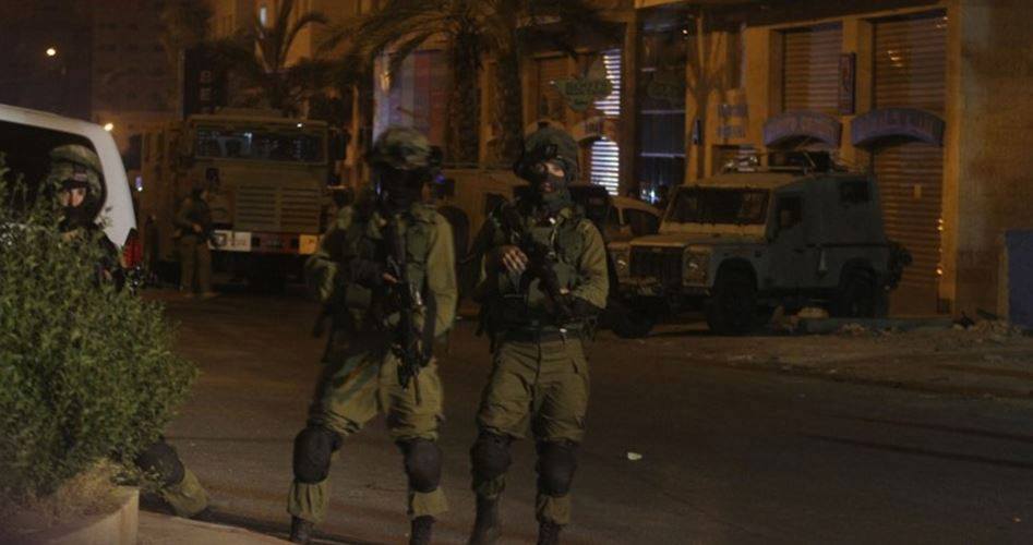 فيديو:  إصابات خلال اقتحام قوات الاحتلال لبلدة دورا فجراً