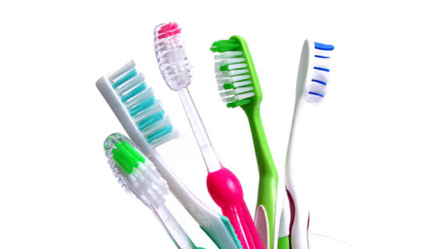 استخدامات عديدة لفرشاة الأسنان القديمة