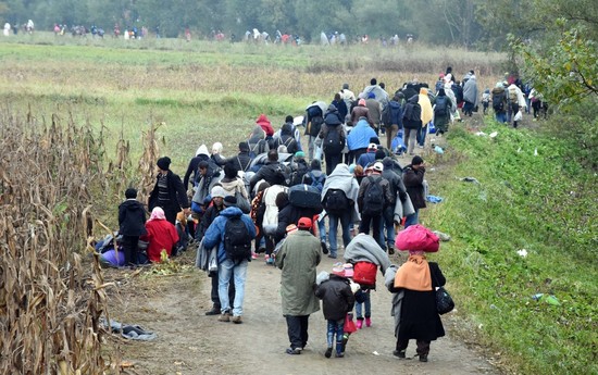 السويد تشدد قوانين الهجرة وسط أعداد قياسية من طالبي اللجوء