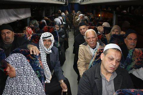 بالصور : 200 مواطن من غزة يتجهون للصلاة في الأقصى