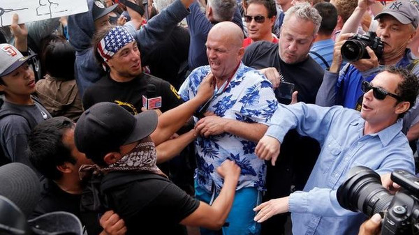 أكثر من ألف محتج خلال تجمع لترامب في سان دييغو