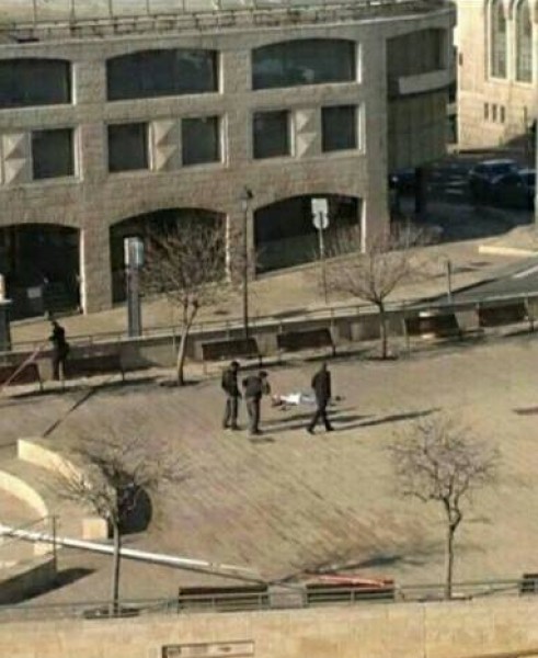 الاحتلال يعدم شاباً بدم بارد بزعم  تنفيذ عملية طعن بالقدس