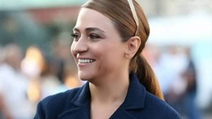 في عيد ميلادها.. صورة نادرة لجوليا بطرس بالحجاب