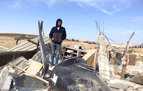 إخلاء العائلات البدوية في أم الحيران بالقوة .. قرار غبي