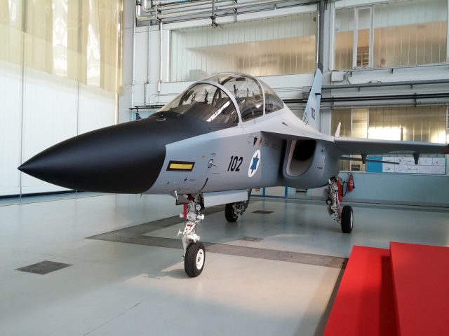 ثمن إلغاء مشروع طائرة لافي