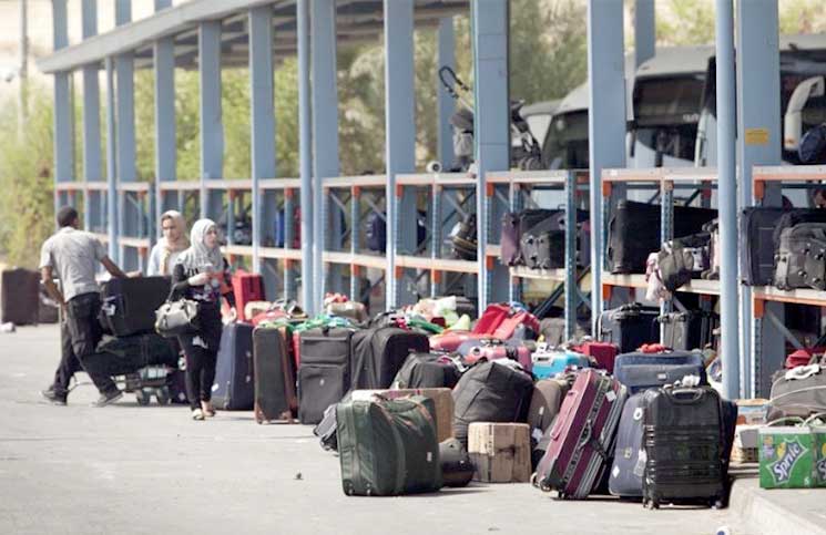 الاحتلال يمنع 15 فلسطينياً من التنقل عبر معبر الكرامة
