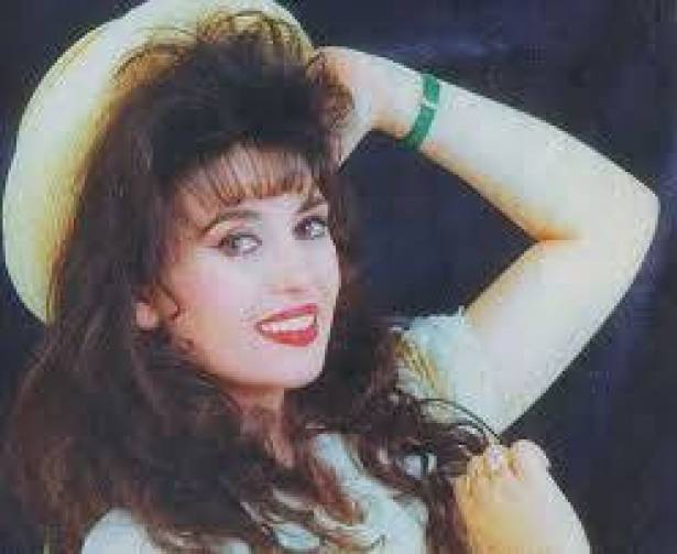 هل تتذكرون النجمة جيهان نصر.. شاهدوا كيف أصبح شكلها هي وابنتها بعد الحجاب؟