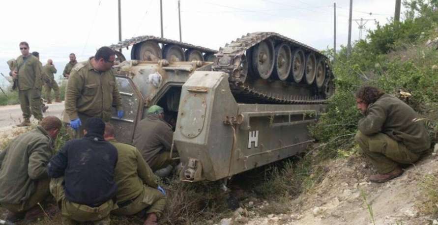 إصابة 5 جنود إسرائيليين في انقلاب ناقلة جند بالنقب