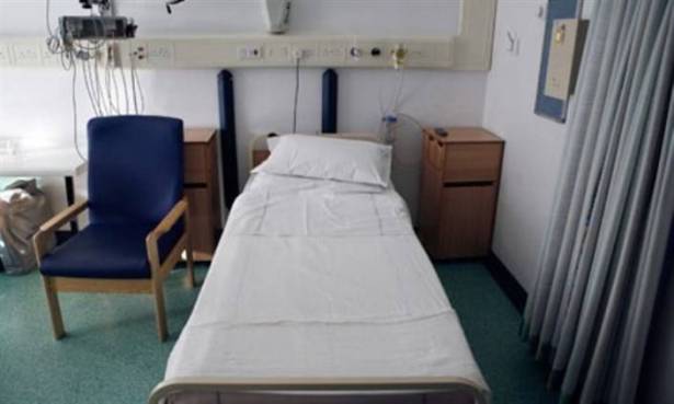 ممثلة عربية شهيرة تصارع الموت