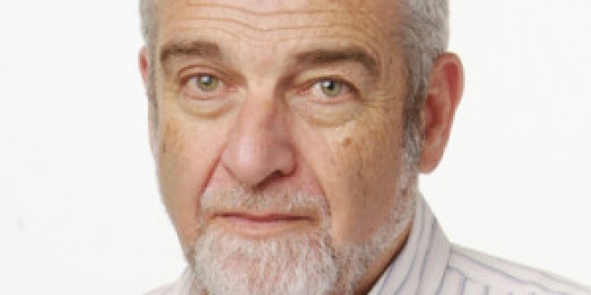 الجارات يهمسن: يبدو طفلاً يمنياً.. !