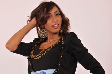 بالفيديو : دنيا بطمة تهاجم احلام وتستفز الجمهور