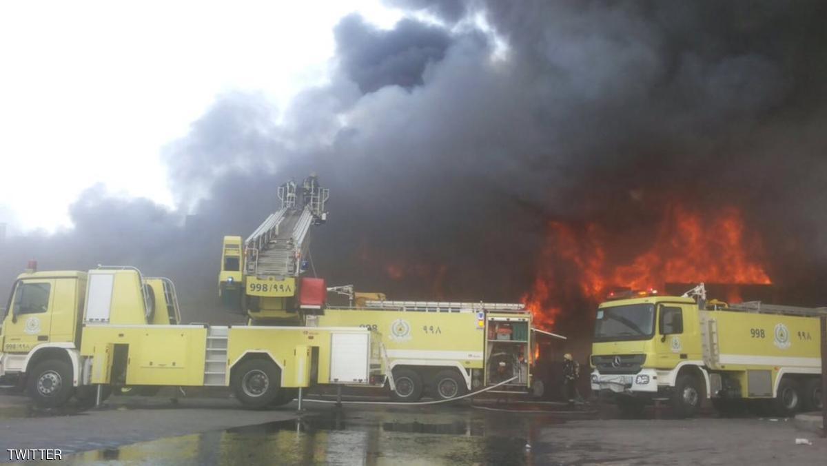 إخماد حريقين كبيرين في جدة