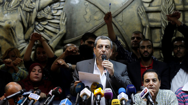 مصر.. احتجاز نقيب الصحافيين واثنين من الأعضاء