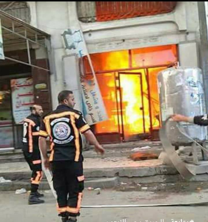بالصور: اندلاع حريق هائل بحي الزيتون في مدينة غزة