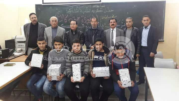بالصور: لجنة لاجئي خانيونس تكرم الفائزين بمسابقة "العودة حق كالشمس"