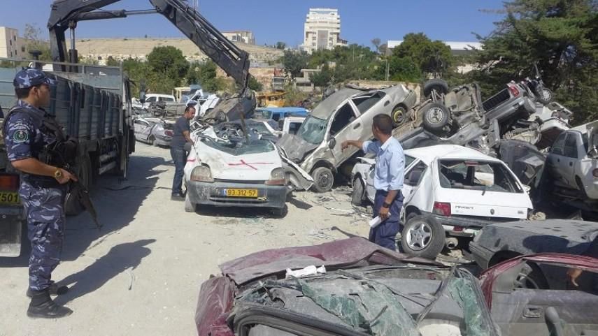 الشرطة تتلف 189 مركبة غير قانونية في الخليل