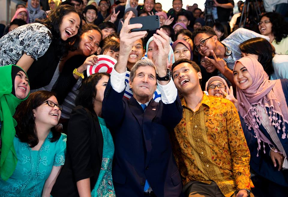 شاهد بالصور : قادة العالم.. و"السيلفي"