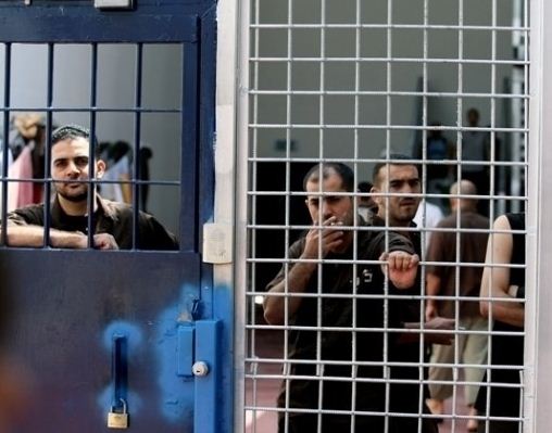 اجراءات قمعية ضد الأسرى بالسجون الاسرائيلية