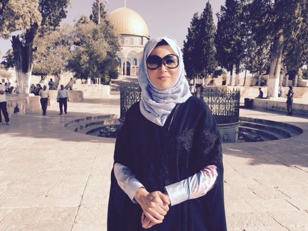 بالصور : خديجة بن قنة تزور المسجد الأقصى