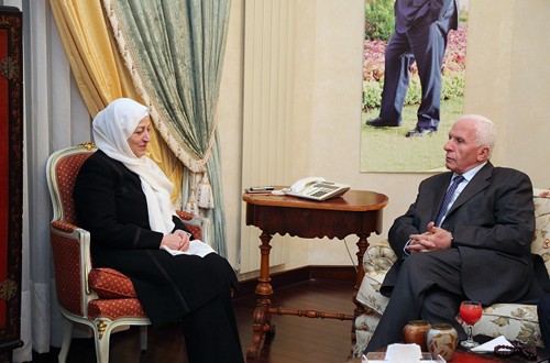 الأحمد يبحث مع النائب اللبناني بهية الحريري الأوضاع في المخيمات الفلسطينية