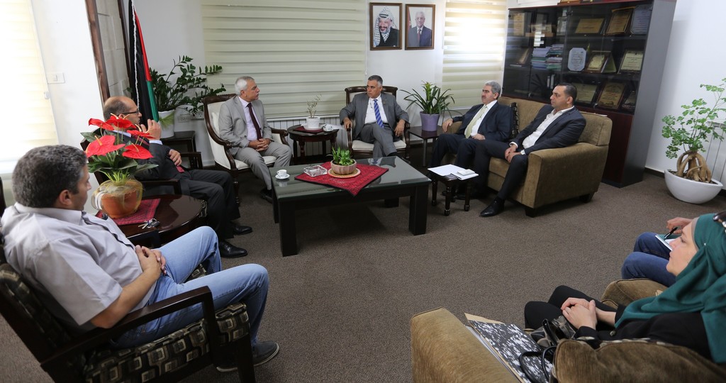 الأعرج وهيئة تسوية الأراضي يبحثان سبل تعزيز التعاون المشترك