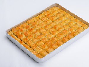 بقلاوة الروب بصلصة البرتقال من مطبخ منال العالم