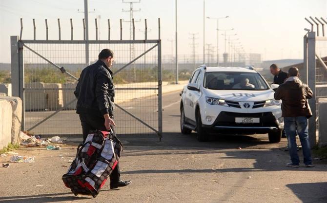 جمعية: إسرائيل منعت آلاف المواطنين من مغادرة القطاع بحجج واهية