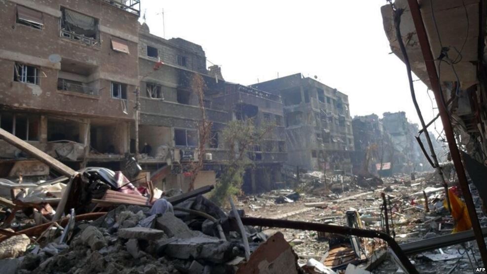 قصف مدفعي يستهدف مخيم اليرموك المحاصر