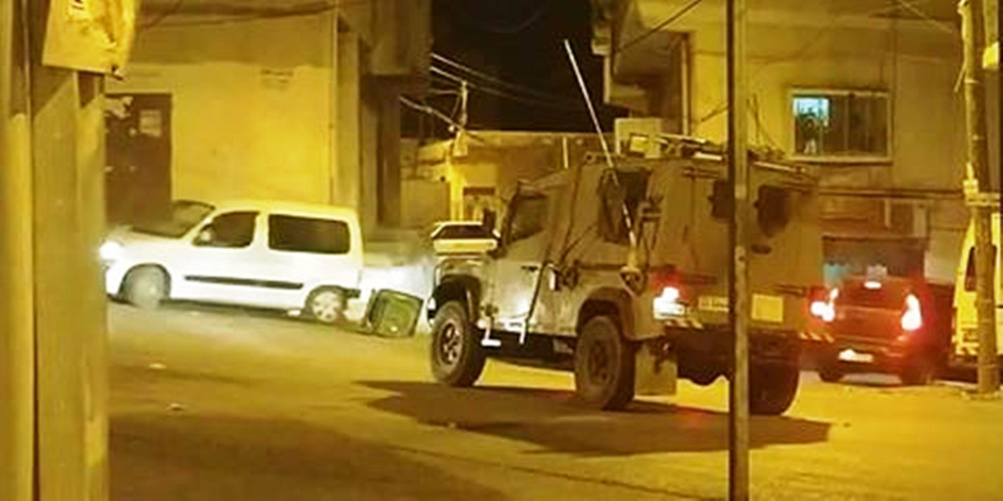إطلاق نار صوب مركبة  عسكرية إسرائيلية في الخليل