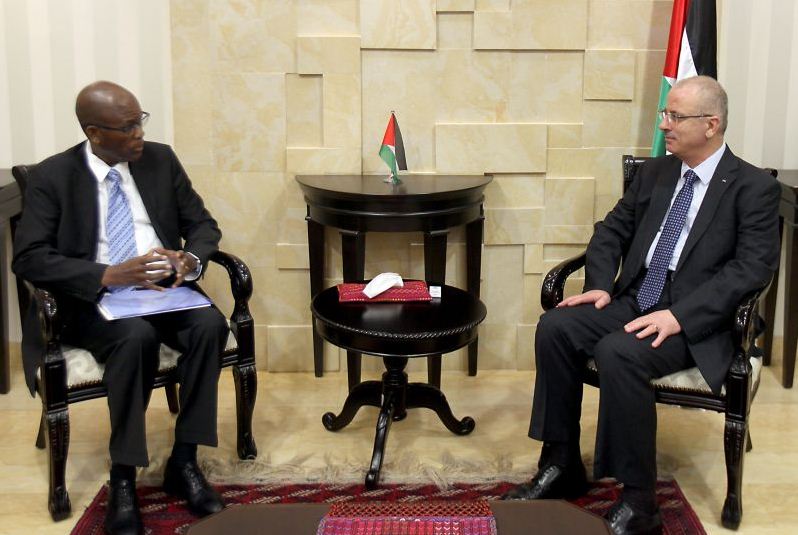 "الحمد الله" يبحث مع مبعوث جنوب أفريقيا التطورات السياسية