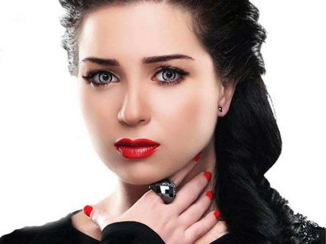 هكذا نفت مي عز الدين خلافها مع خالد سليم!