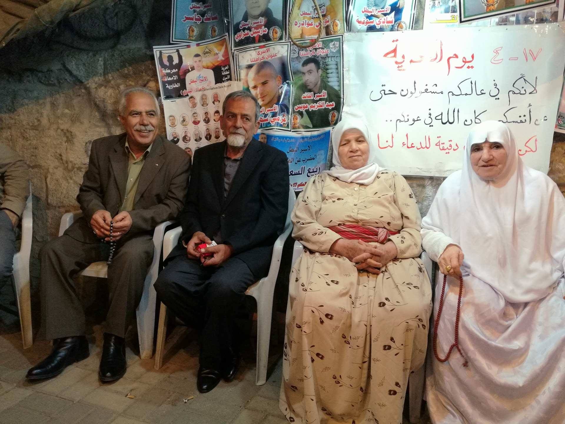 موظفو صحة جنين يشاركون في وقفة تضامن مع الأسرى