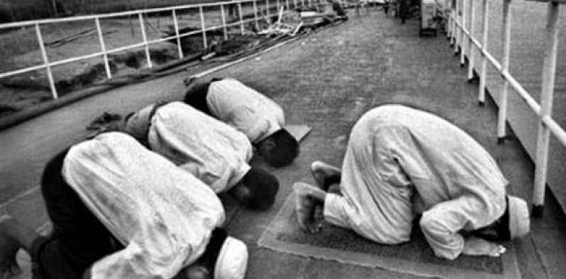 كيف تتمكن من الخشوع في الصلاة ؟