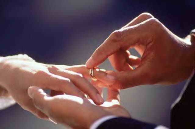 بالاسماء : شاطيء غزة يستعد لأكبر عرس جماعي