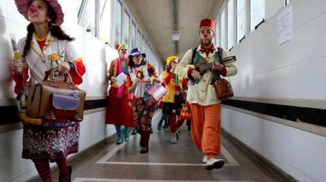 الأرجنتين تصدق على قانون لتوظيف المهرجين فى مستشفيات الأطفال للترفيه عنهم