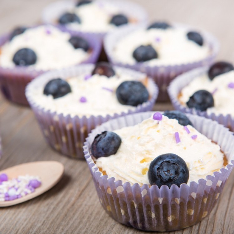 كب كيك البلوبيري المغطى بالكريمة االشهي واللذيذ