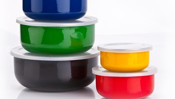 من أجل مطبخ آمن خال من البلاستيك.. اتبعوا هذه الخطوات