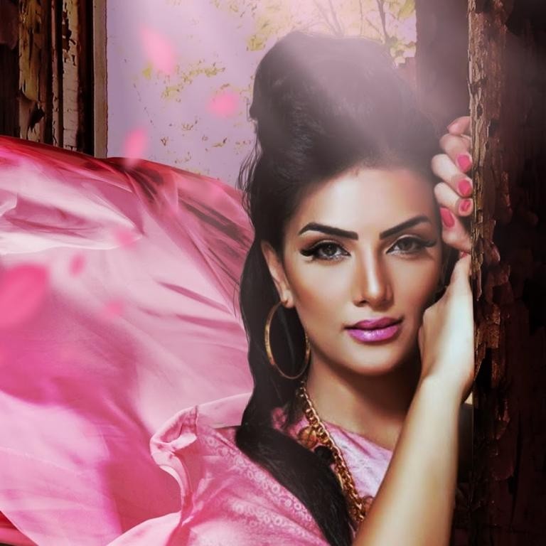 من هو الطفل الذي قامت حورية فرغلي بتبنيه !